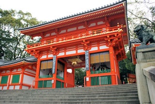 京都で着物で周る名所八坂神社のご紹介【きものレンタル夢京都祇園店】