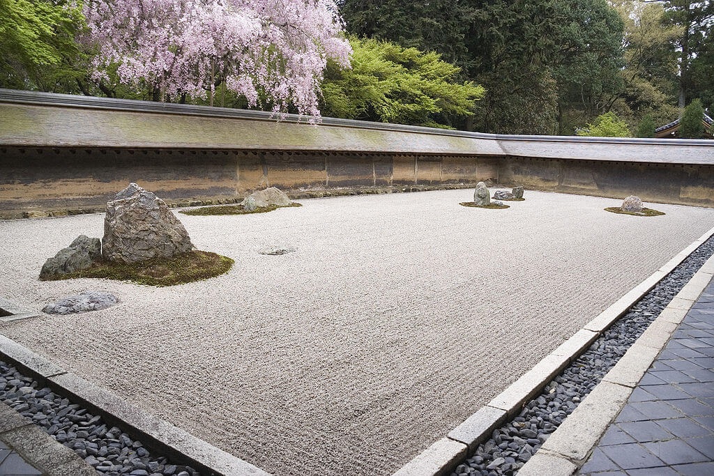 着物で巡る枯山水の龍安寺をご紹介【きものレンタル夢京都祇園店】